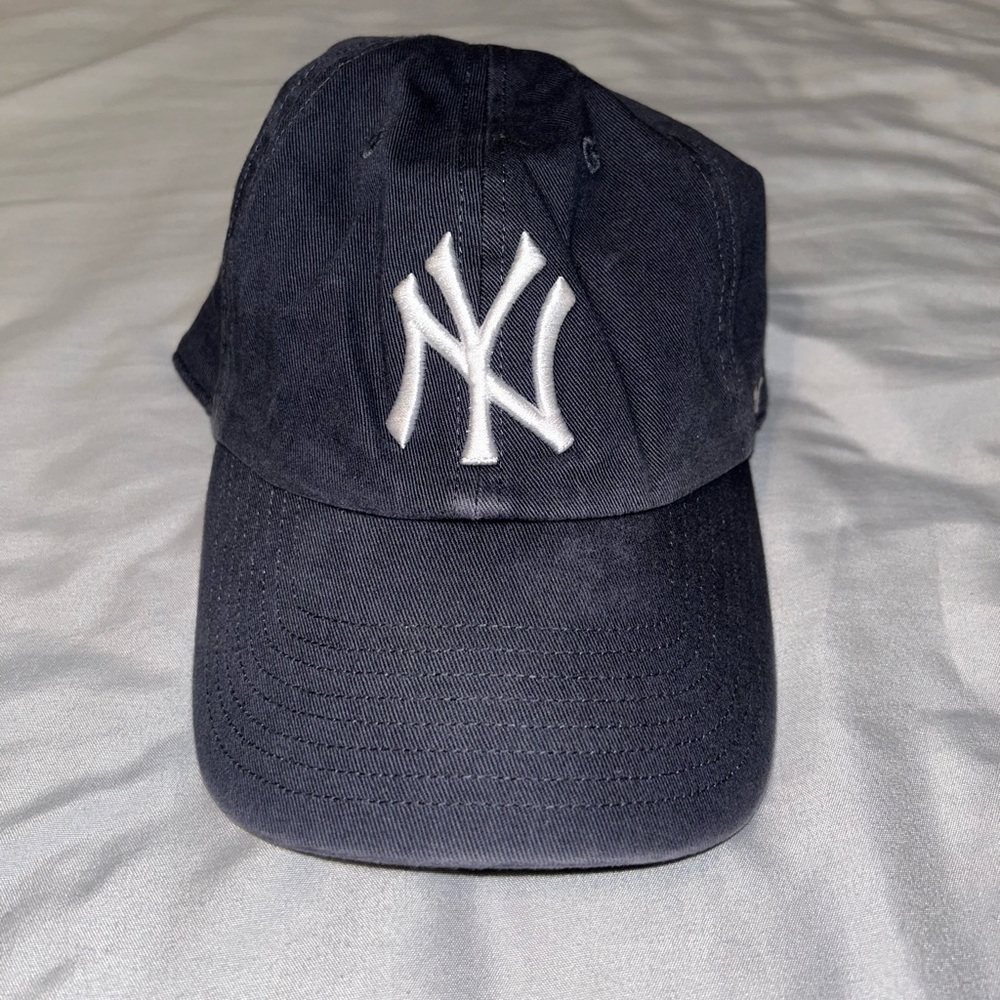 Navy Yankees hat